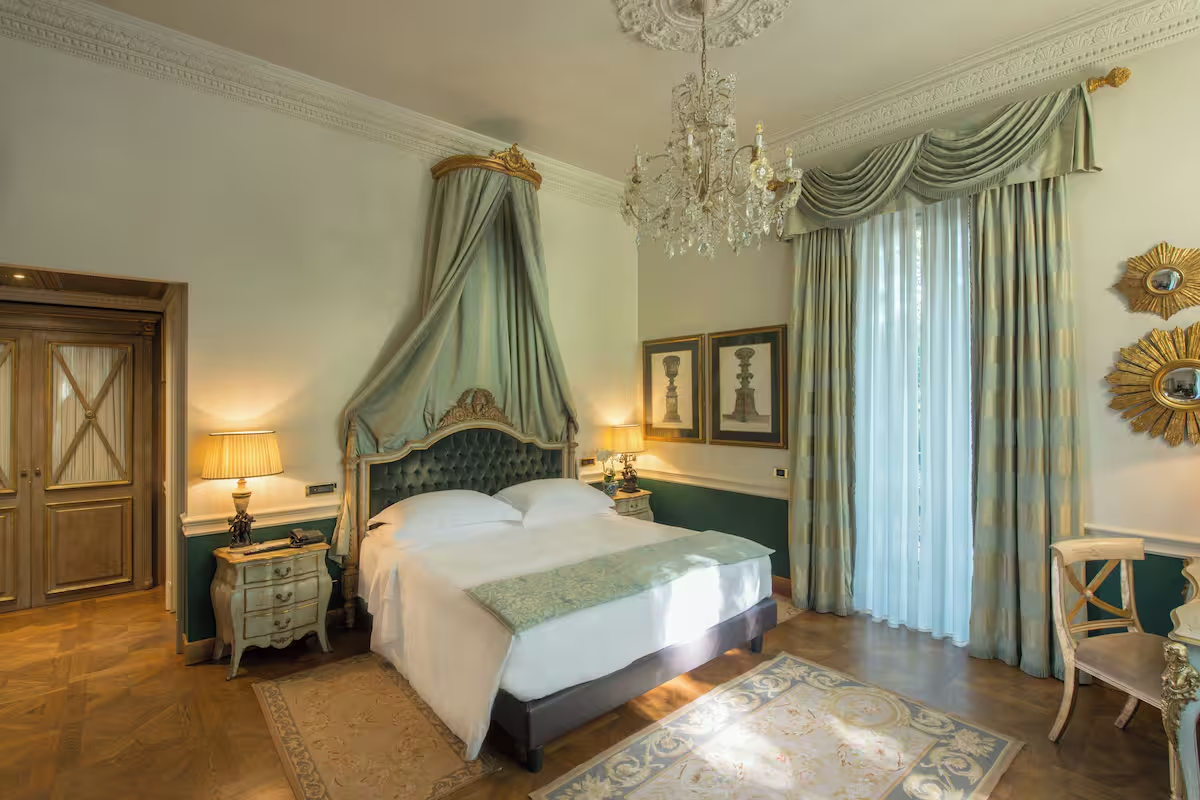 Hotel de la Ville — 1